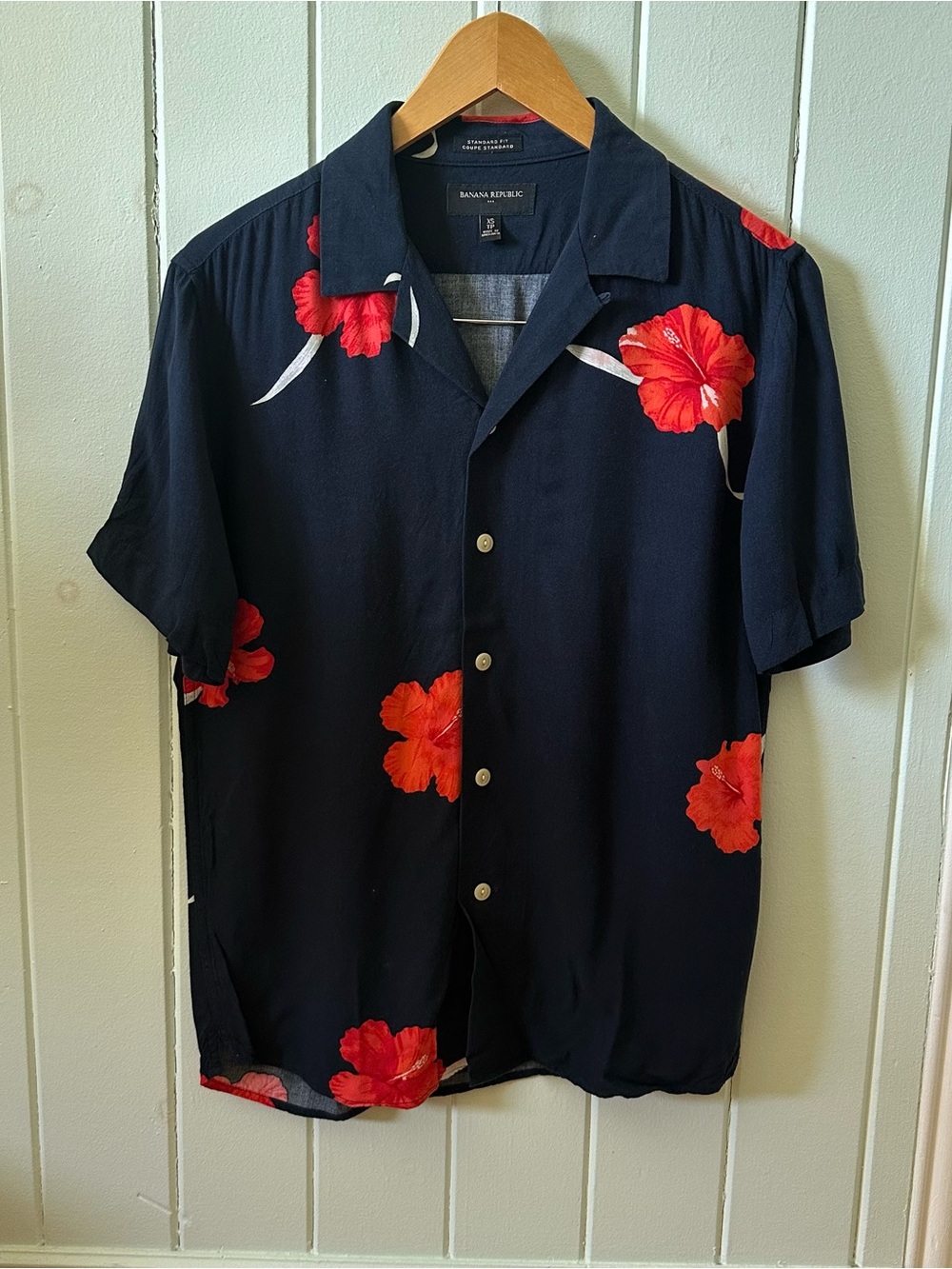 Banana Republic Factory Navy Short-Sleeve Summer Shirt with Red Floral Print XS